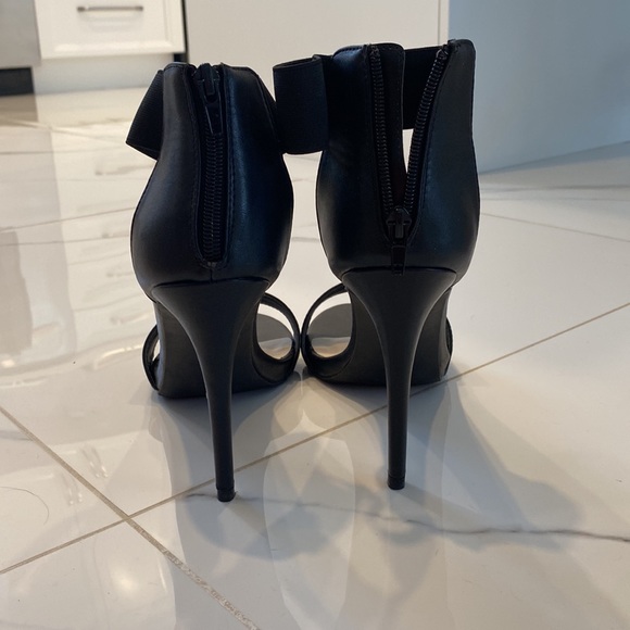 Le château heals brand new with tags - Picture 5 of 7